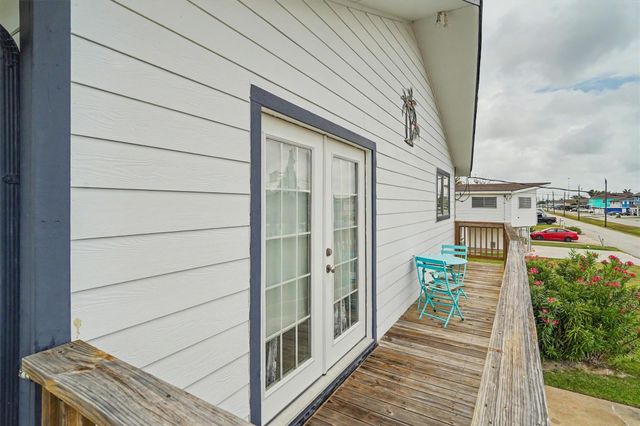 192 Barracuda Street, Bayou Vista, TX 77563