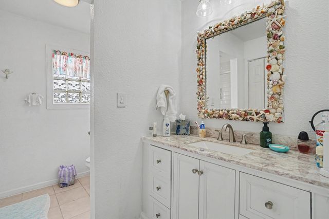 192 Barracuda Street, Bayou Vista, TX 77563
