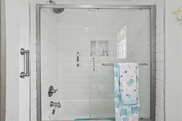 192 Barracuda Street, Bayou Vista, TX 77563