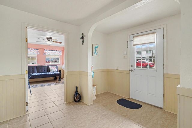 192 Barracuda Street, Bayou Vista, TX 77563