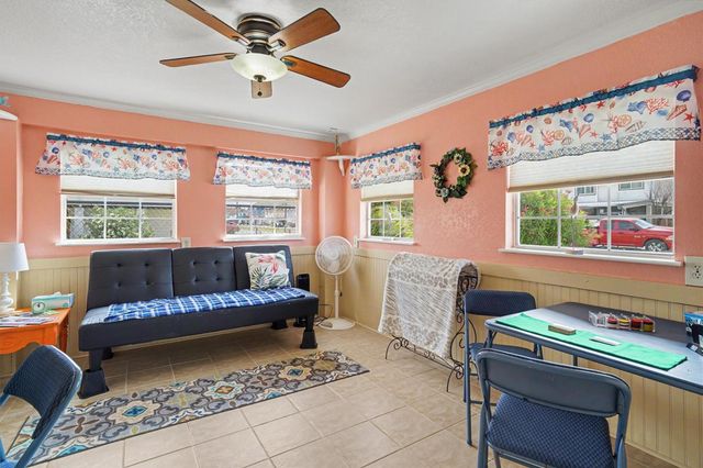 192 Barracuda Street, Bayou Vista, TX 77563