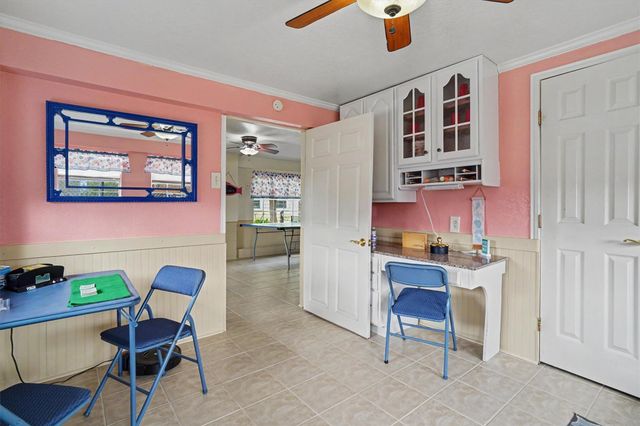 192 Barracuda Street, Bayou Vista, TX 77563