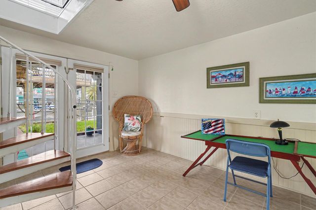 192 Barracuda Street, Bayou Vista, TX 77563