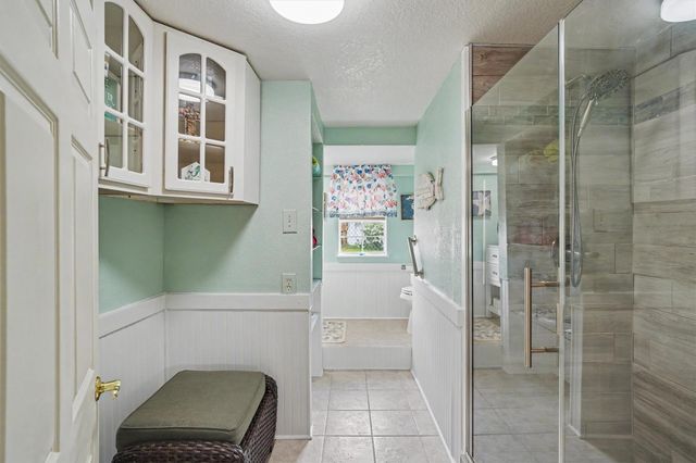 192 Barracuda Street, Bayou Vista, TX 77563