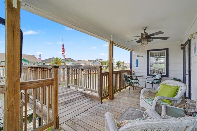 192 Barracuda Street, Bayou Vista, TX 77563