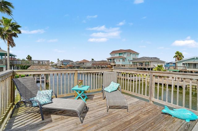192 Barracuda Street, Bayou Vista, TX 77563