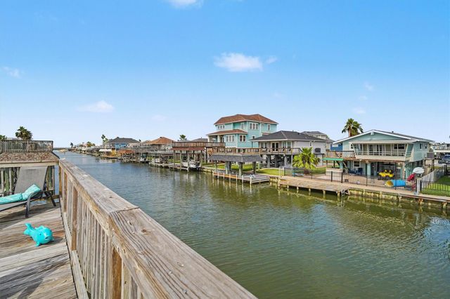 192 Barracuda Street, Bayou Vista, TX 77563