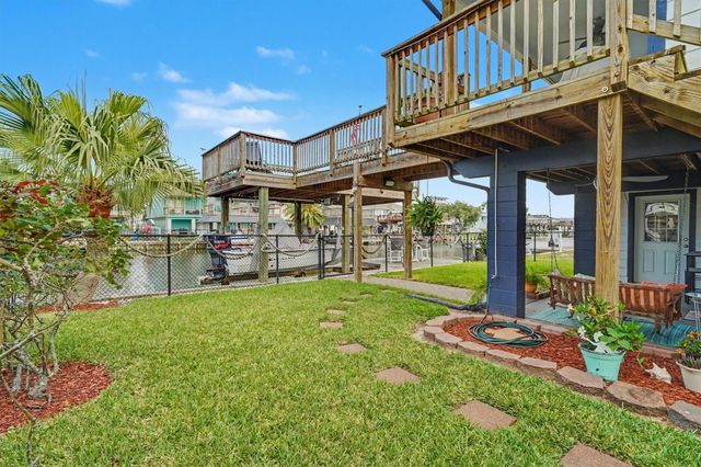 192 Barracuda Street, Bayou Vista, TX 77563