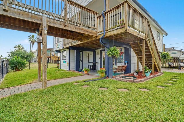 192 Barracuda Street, Bayou Vista, TX 77563
