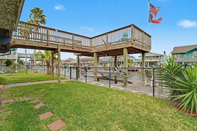 192 Barracuda Street, Bayou Vista, TX 77563