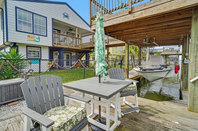192 Barracuda Street, Bayou Vista, TX 77563