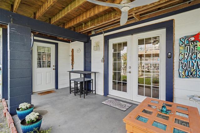 192 Barracuda Street, Bayou Vista, TX 77563
