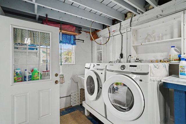 192 Barracuda Street, Bayou Vista, TX 77563