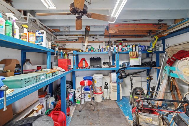 192 Barracuda Street, Bayou Vista, TX 77563