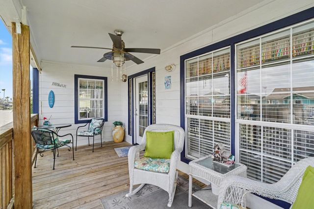 192 Barracuda Street, Bayou Vista, TX 77563