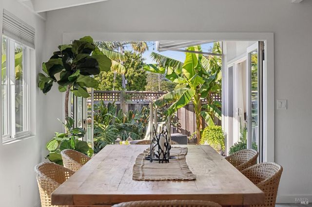 28 Royal Ct, San Rafael, CA 94901