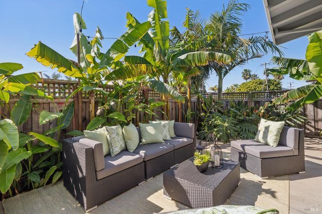 28 Royal Ct, San Rafael, CA 94901