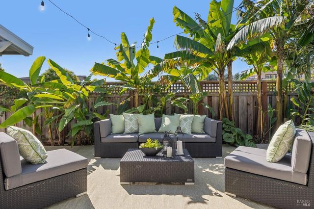 28 Royal Ct, San Rafael, CA 94901