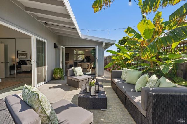 28 Royal Ct, San Rafael, CA 94901