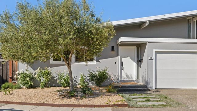 28 Royal Ct, San Rafael, CA 94901