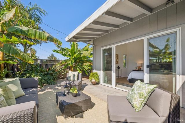 28 Royal Ct, San Rafael, CA 94901