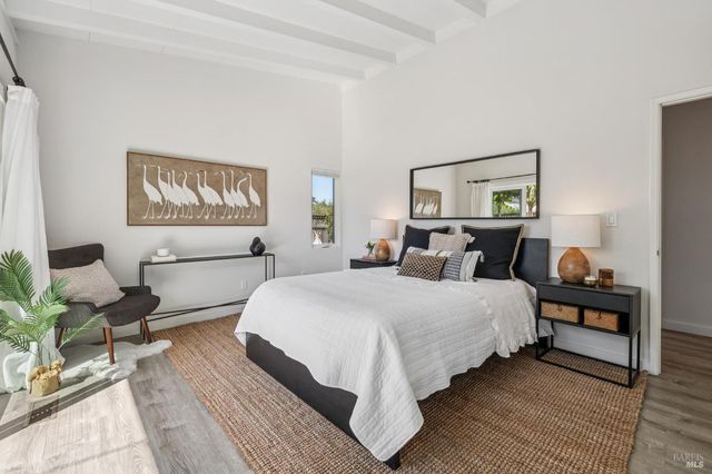 28 Royal Ct, San Rafael, CA 94901