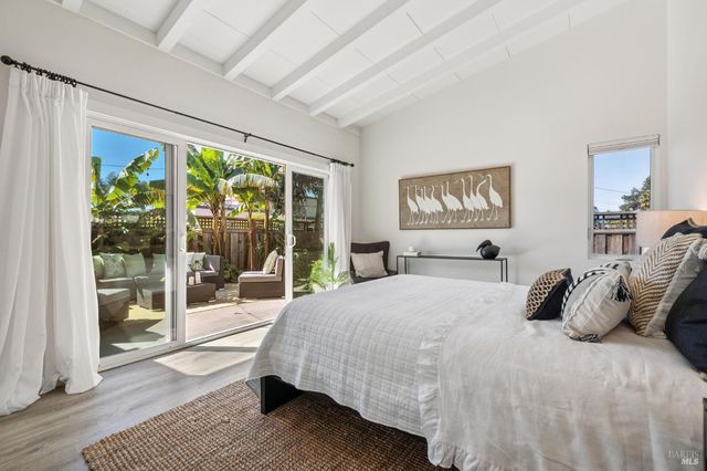 28 Royal Ct, San Rafael, CA 94901