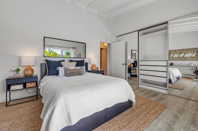 28 Royal Ct, San Rafael, CA 94901