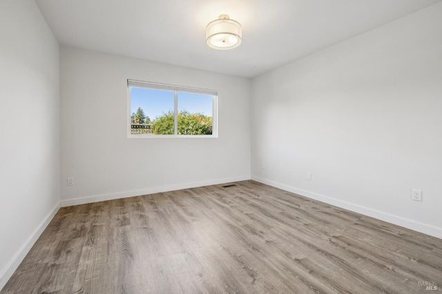 28 Royal Ct, San Rafael, CA 94901