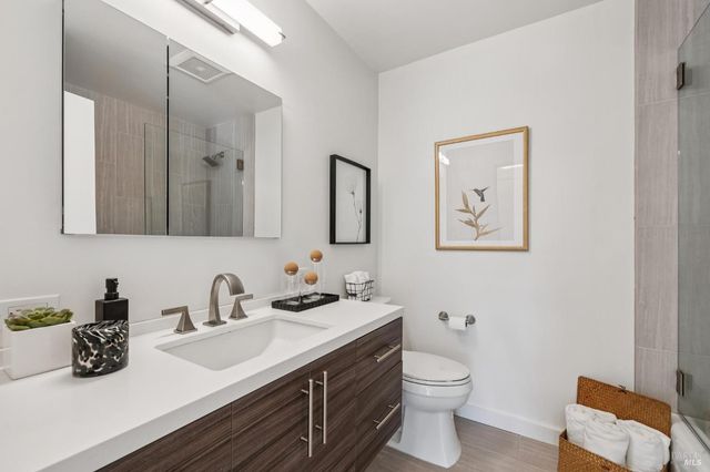 28 Royal Ct, San Rafael, CA 94901