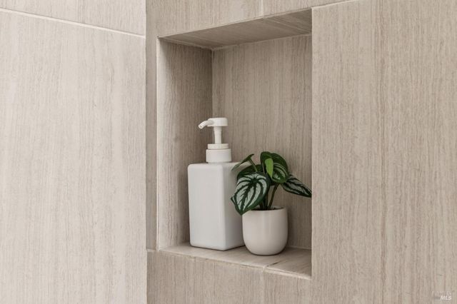 28 Royal Ct, San Rafael, CA 94901