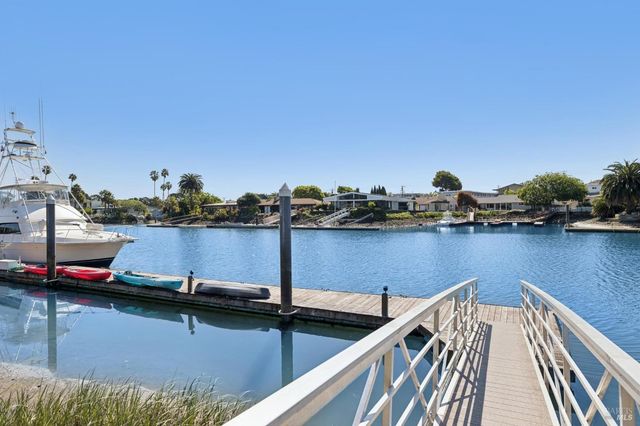 28 Royal Ct, San Rafael, CA 94901