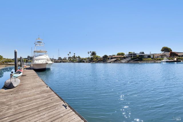 28 Royal Ct, San Rafael, CA 94901