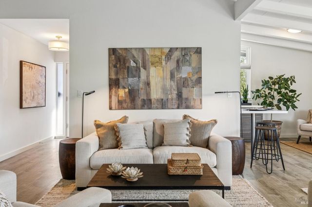 28 Royal Ct, San Rafael, CA 94901