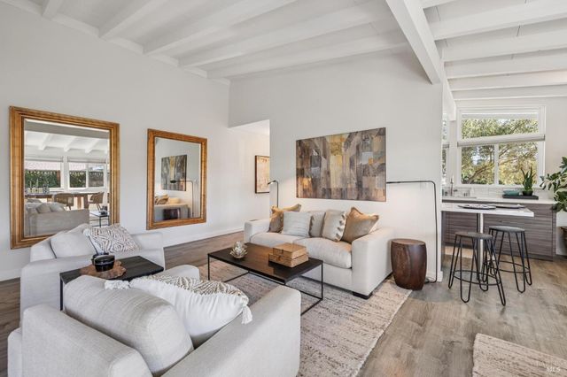 28 Royal Ct, San Rafael, CA 94901