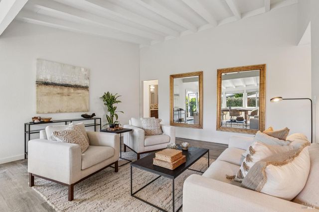 28 Royal Ct, San Rafael, CA 94901