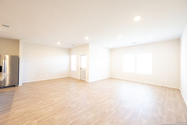 560 Chaco Loop, Seguin, TX 78155