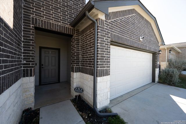 560 Chaco Loop, Seguin, TX 78155