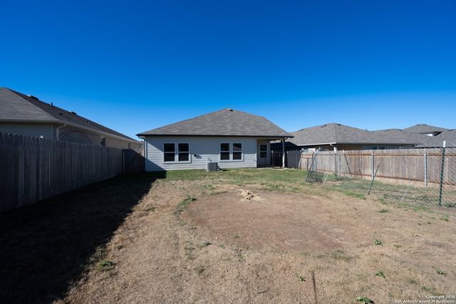 560 Chaco Loop, Seguin, TX 78155