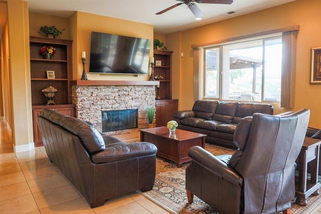 849 Singing Ridge Road, El Cajon, CA 92019