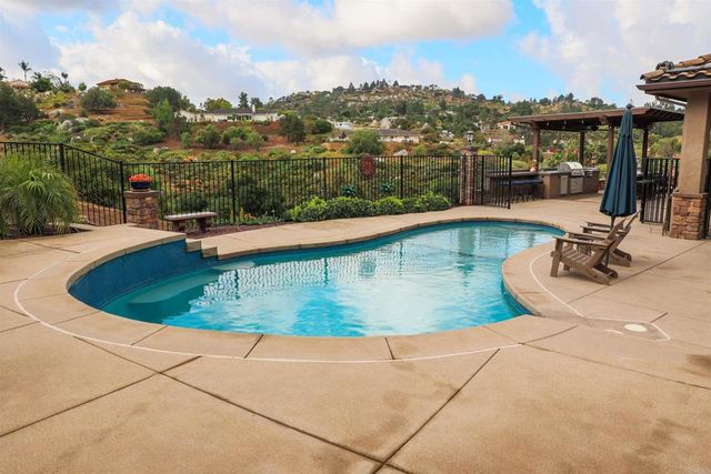 849 Singing Ridge Road, El Cajon, CA 92019