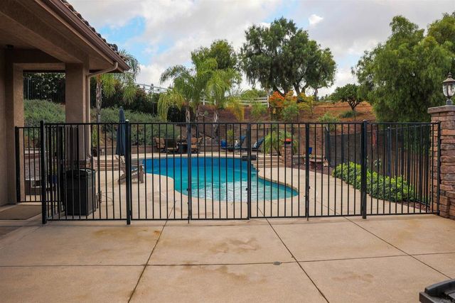 849 Singing Ridge Road, El Cajon, CA 92019