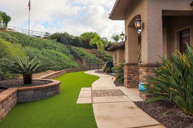 849 Singing Ridge Road, El Cajon, CA 92019