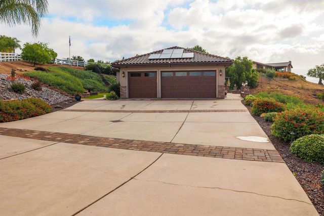 849 Singing Ridge Road, El Cajon, CA 92019