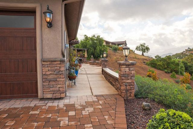 849 Singing Ridge Road, El Cajon, CA 92019