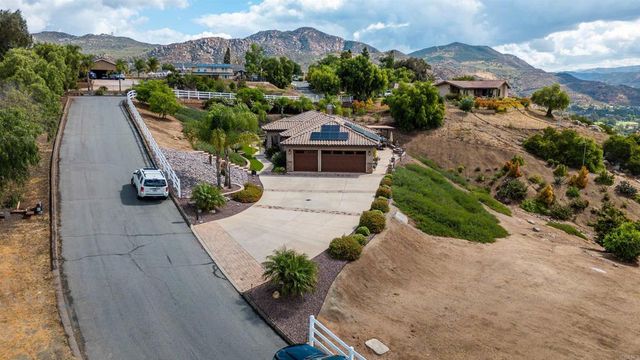 849 Singing Ridge Road, El Cajon, CA 92019