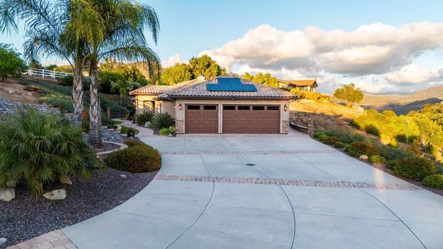 849 Singing Ridge Road, El Cajon, CA 92019