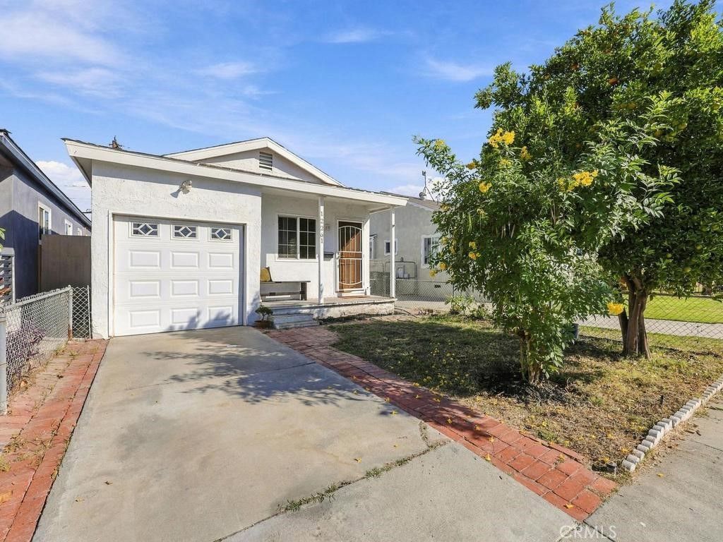 12261 211 Street, Lakewood, CA 90715 — exterior