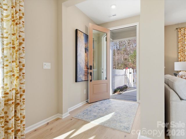8402 Discovery Lane, Charlotte, NC 28216