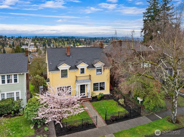 5260 18th Avenue NE, Seattle, WA 98105